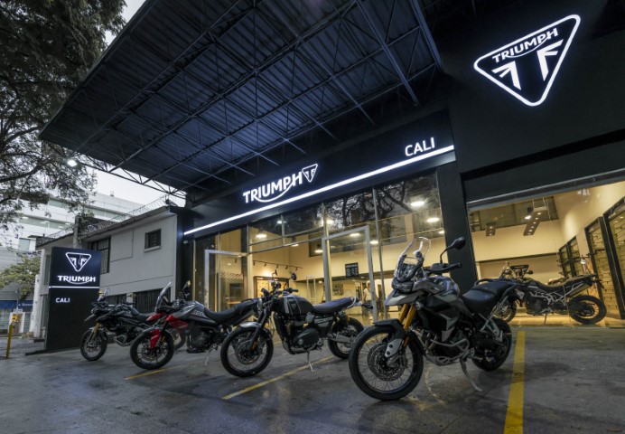 Evento-triumph-vitrina-cali