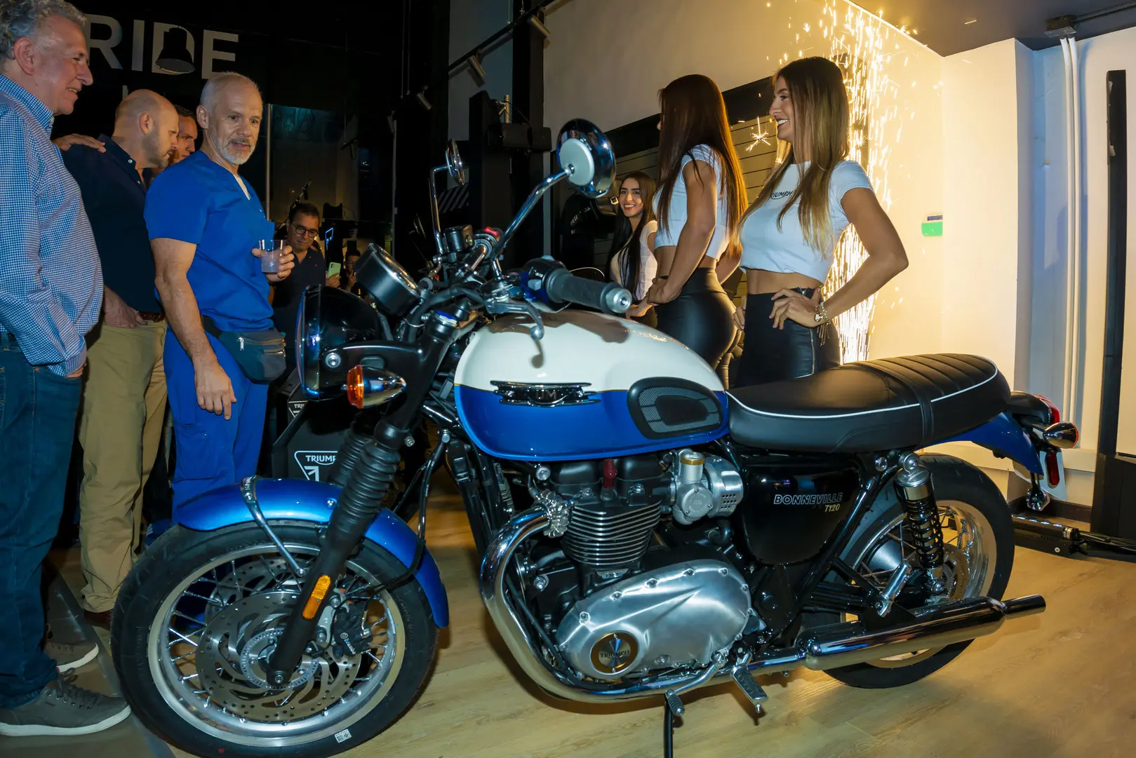 Evento-lanzamiento-vitrina-triumph-cali- (14)