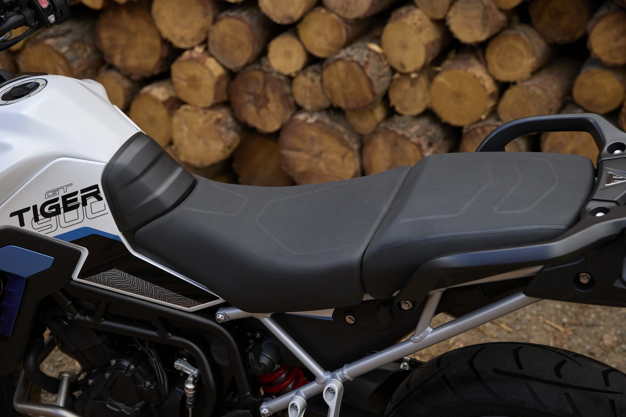 Asiento y ergonomía de la Triumph Tiger 900 Alpine Edition para recorridos largos