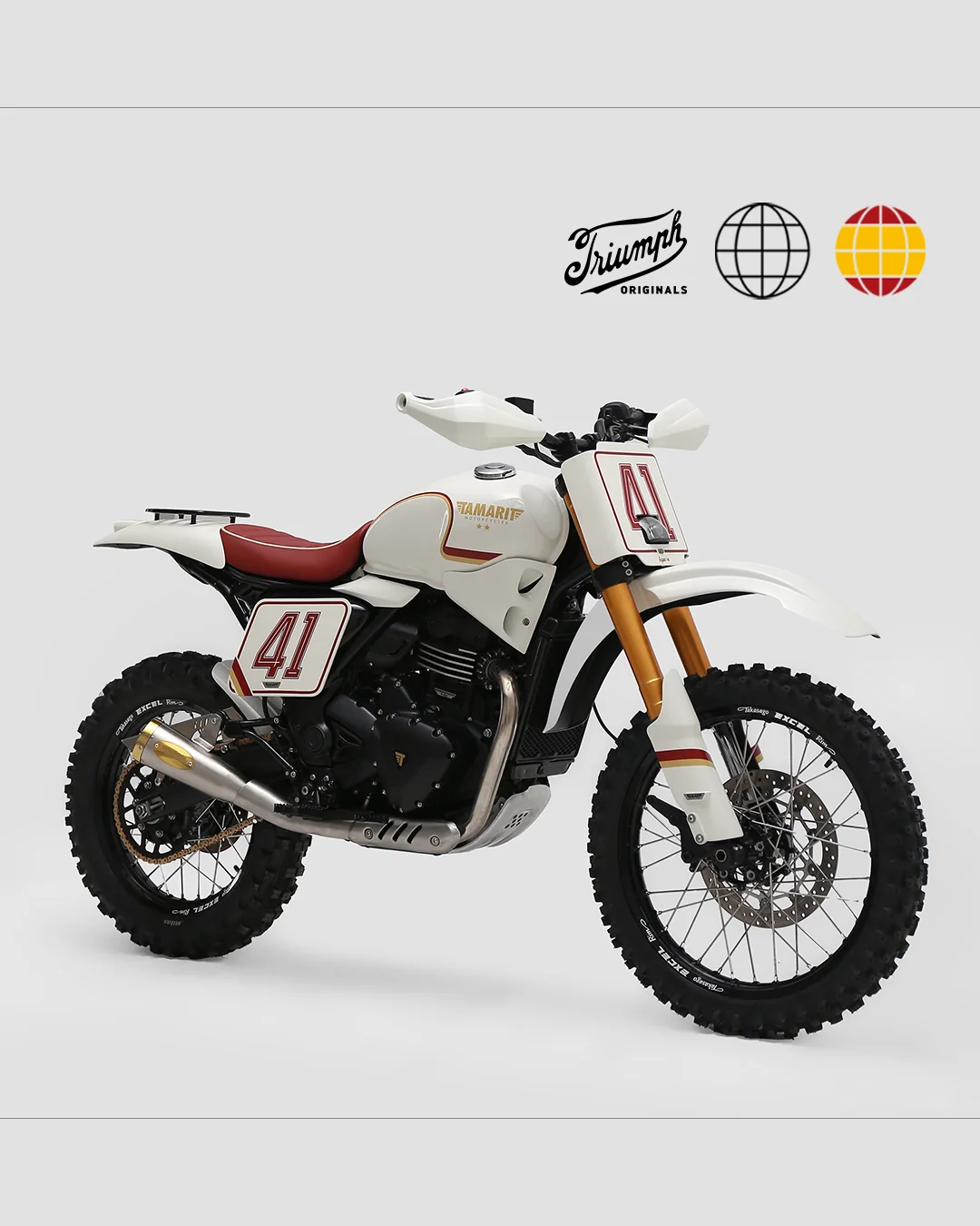 MIURA de Tamarit Motorcycles: Scrambler 400 XC blanca con asiento rojo, horquilla dorada y dorsal 41